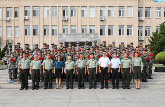 我校召开2019年大学生应征入伍欢送会