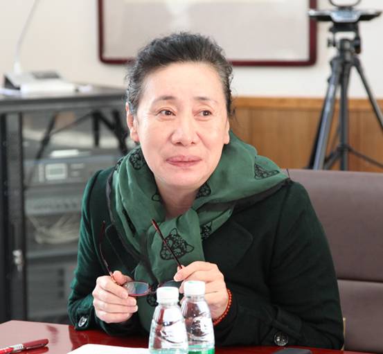 党委理论学习中心组举行第一次学习