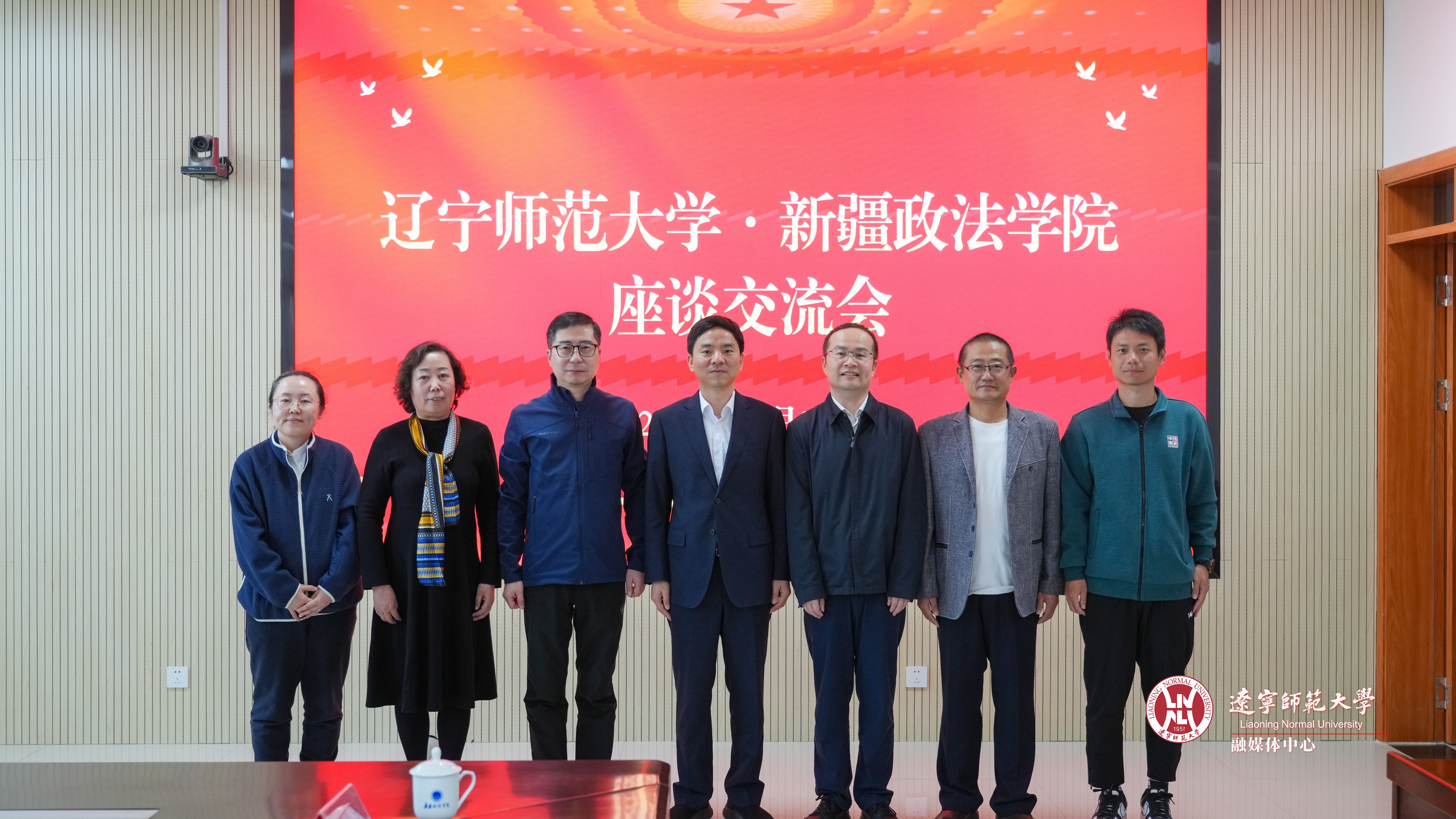 罗文波校长一行赴新疆政法学院座谈交流并慰问援疆教师