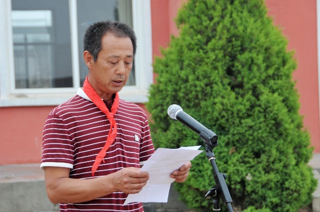 我校计算机与信息技术学院党总支组织党员开展“党员展情怀，爱心暖村小”捐资助学活动
