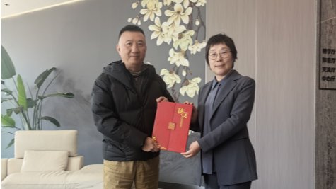 凤凰卫视驻俄首席记者卢宇光校友分享会在我校举行