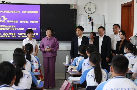 校领导深入附属中学调研指导工作
