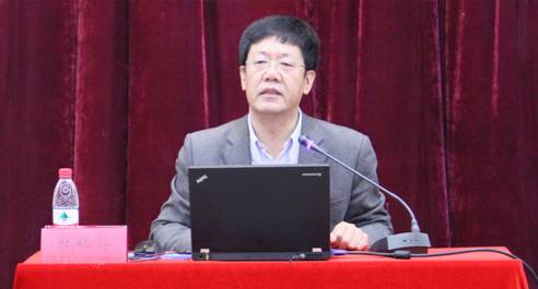 附中校长张晓辉为研究生作报告