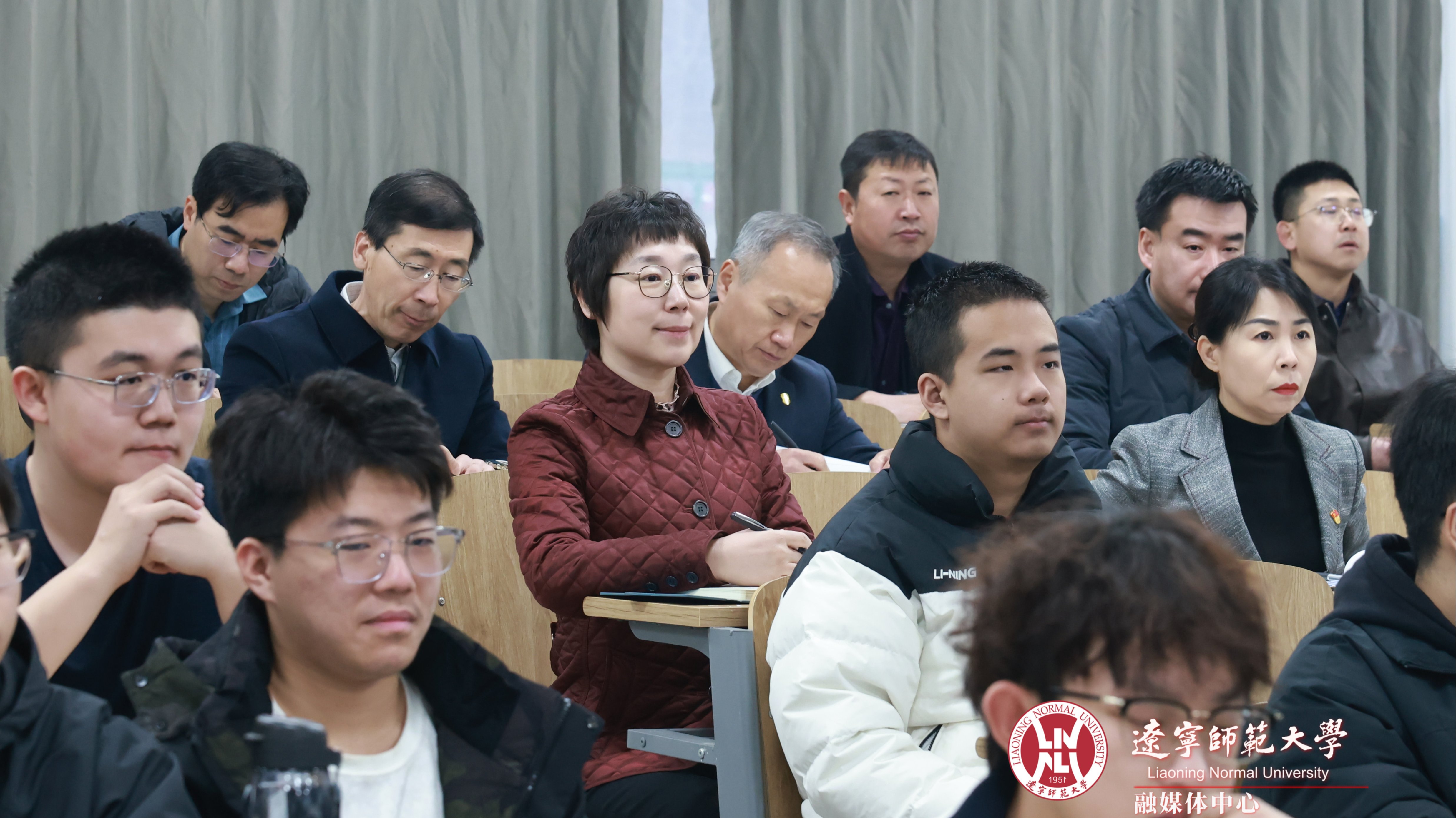 开学第一天校领导深入教学一线听课调研