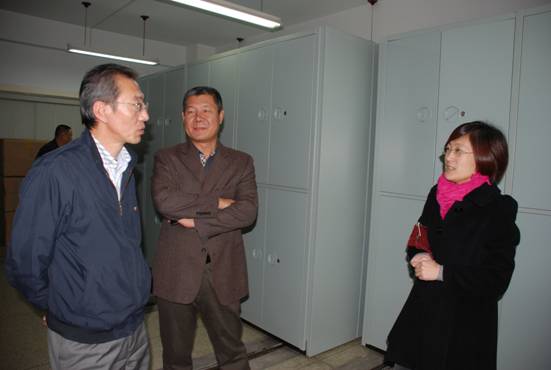 大连市档案局局长冷一彬一行到我校调研指导