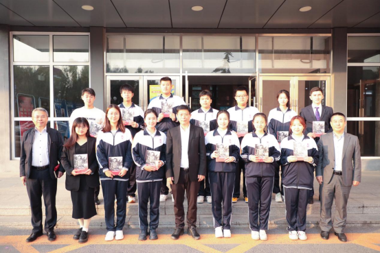 我校召开“校长有约，共话成长”2023级新生代表座谈会