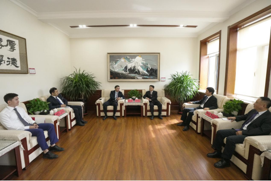 我校举行辽宁师范大学乌兹别克斯坦展示室揭牌仪式