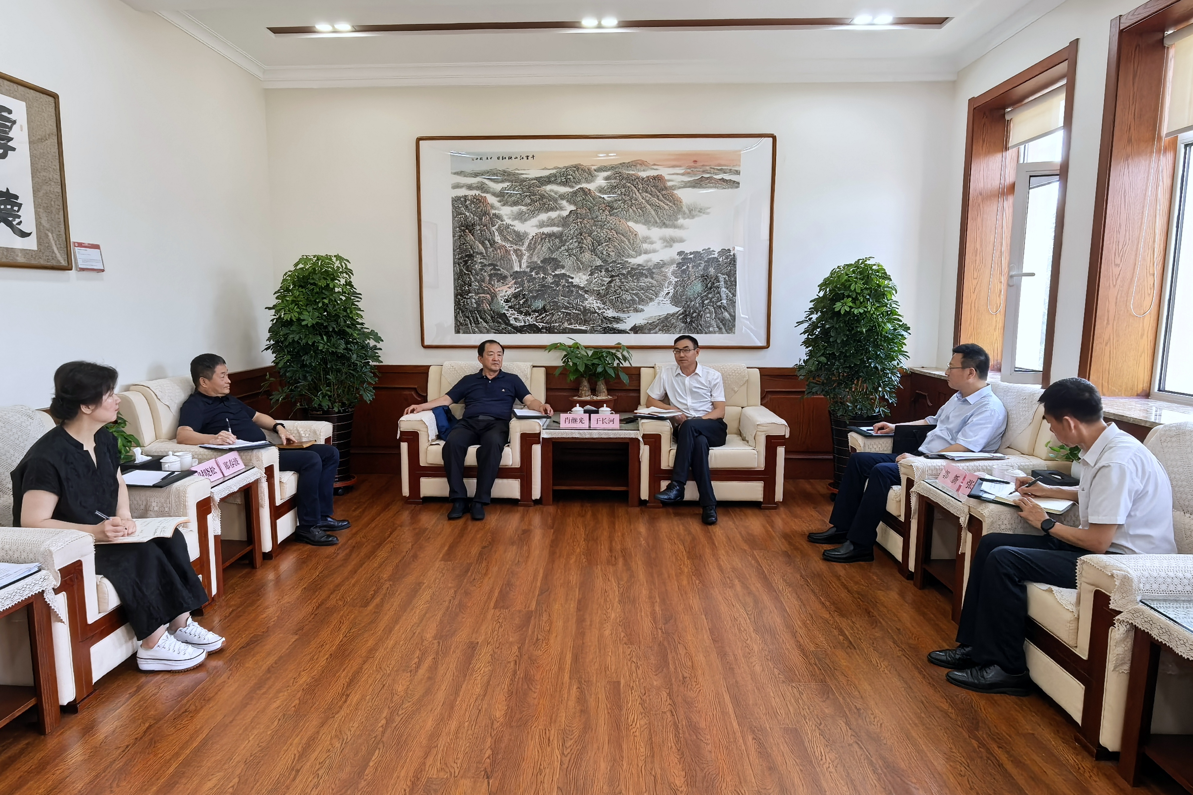 我校组织召开大连地区高校“走读式”谈话安全交流座谈会
