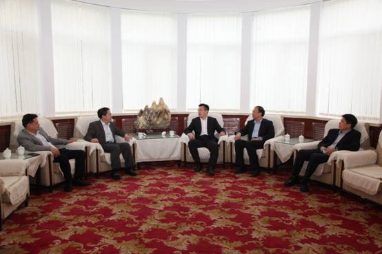 辽宁省教育厅副厅长王庆东一行来我校调研