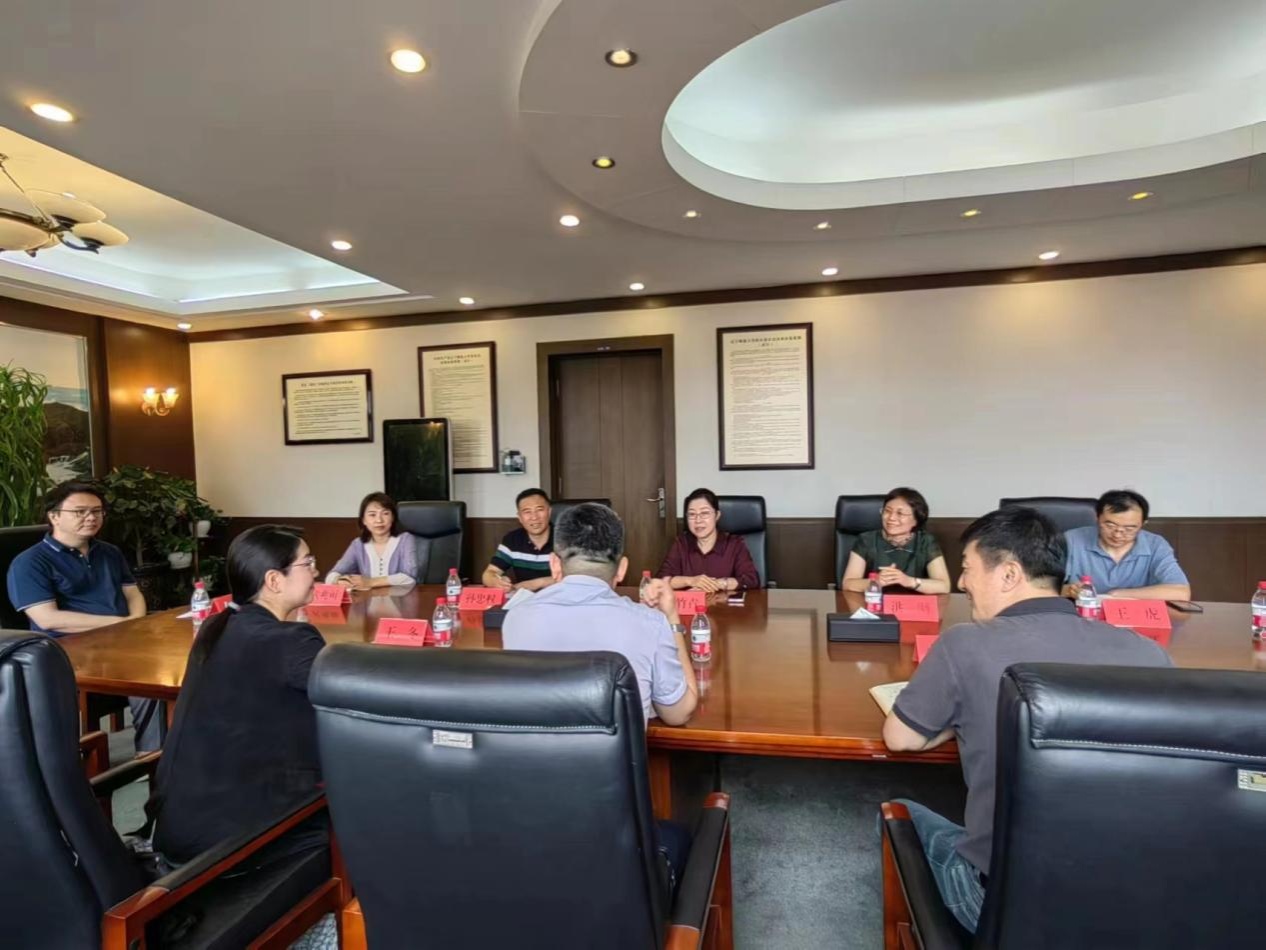 辽宁省文联党组成员、副主席张海涛一行赴我校调研座谈