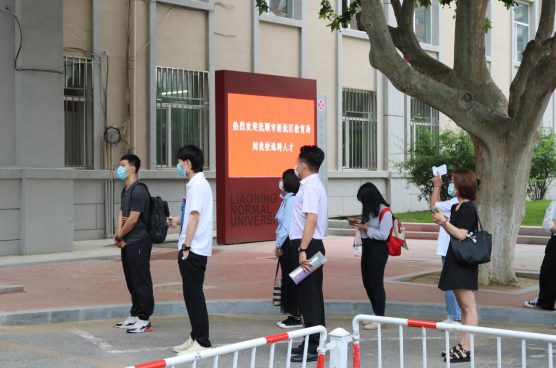 抚顺市新抚区教育局到我校进行教师招聘
