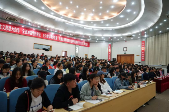 我校马克思主义学院和“青马研究会”联合举办《毛泽东诗词中的人生境界》专题报告会