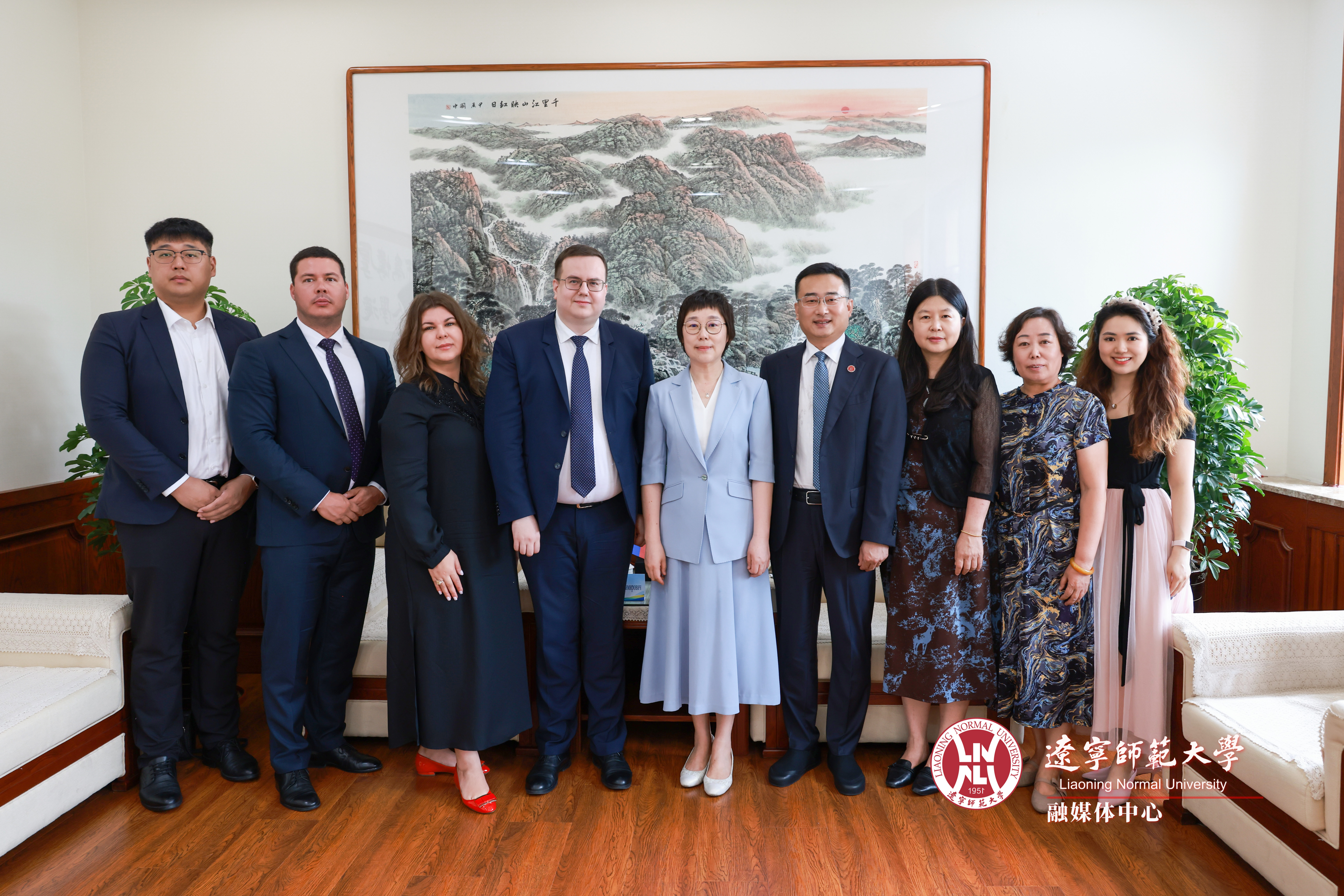 中俄教育年-俄罗斯国立普希金俄语学院校长一行到访我校