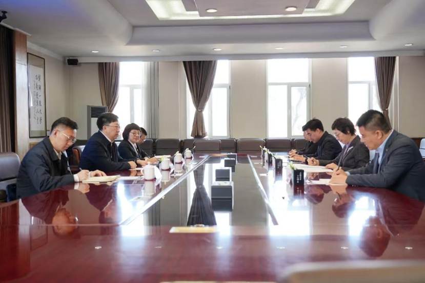市中级人民法院朱海涛院长一行到我校调研