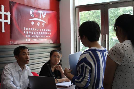 我校与半岛晨报携手举办2013届毕业生招聘会