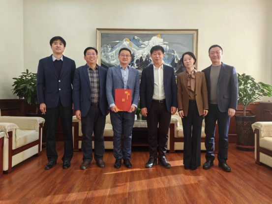 校党委书记李雪铭、校长姜凤春会见我校杰出校友、澳大利亚工程院院士金大勇一行