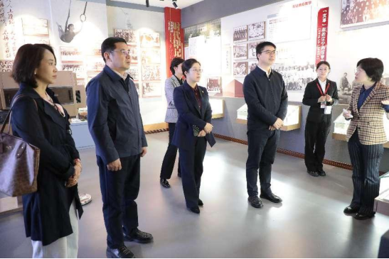 内蒙古师范大学校长张军一行到我校进行座谈交流