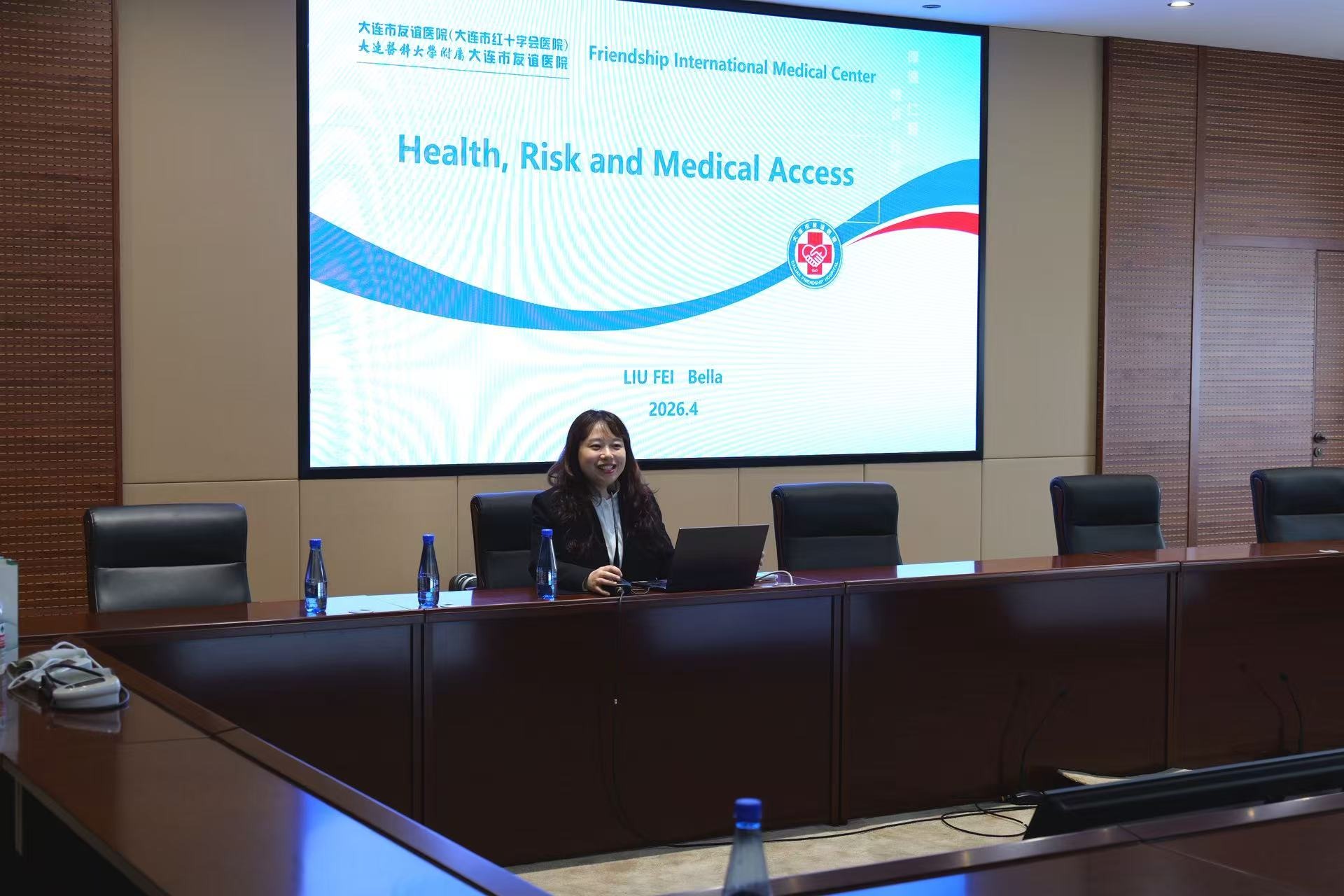 我校邀请友谊医院专家为外籍教师举办健康专题讲座