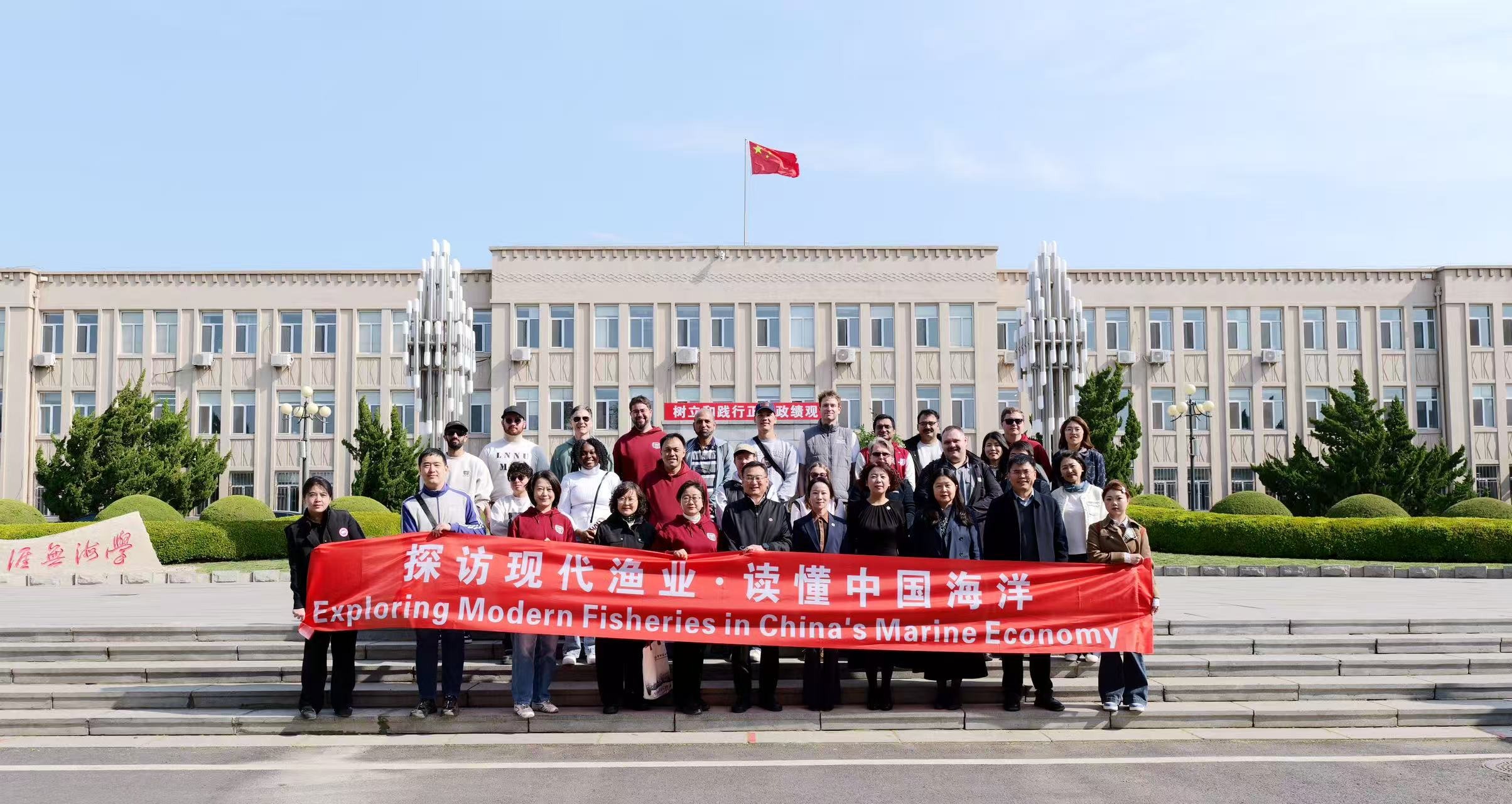 我校组织外籍教师开展“探访现代渔业·读懂中国海洋”主题实践活动