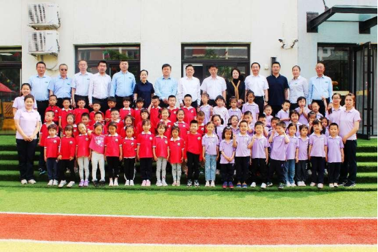 校领导到幼儿园进行“六一”儿童节慰问