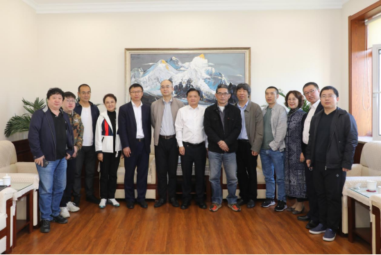 “辽宁师范大学中国文学批评研究中心揭牌仪式”暨“当代人文精神建设与文学生态”高端论坛在我校举行