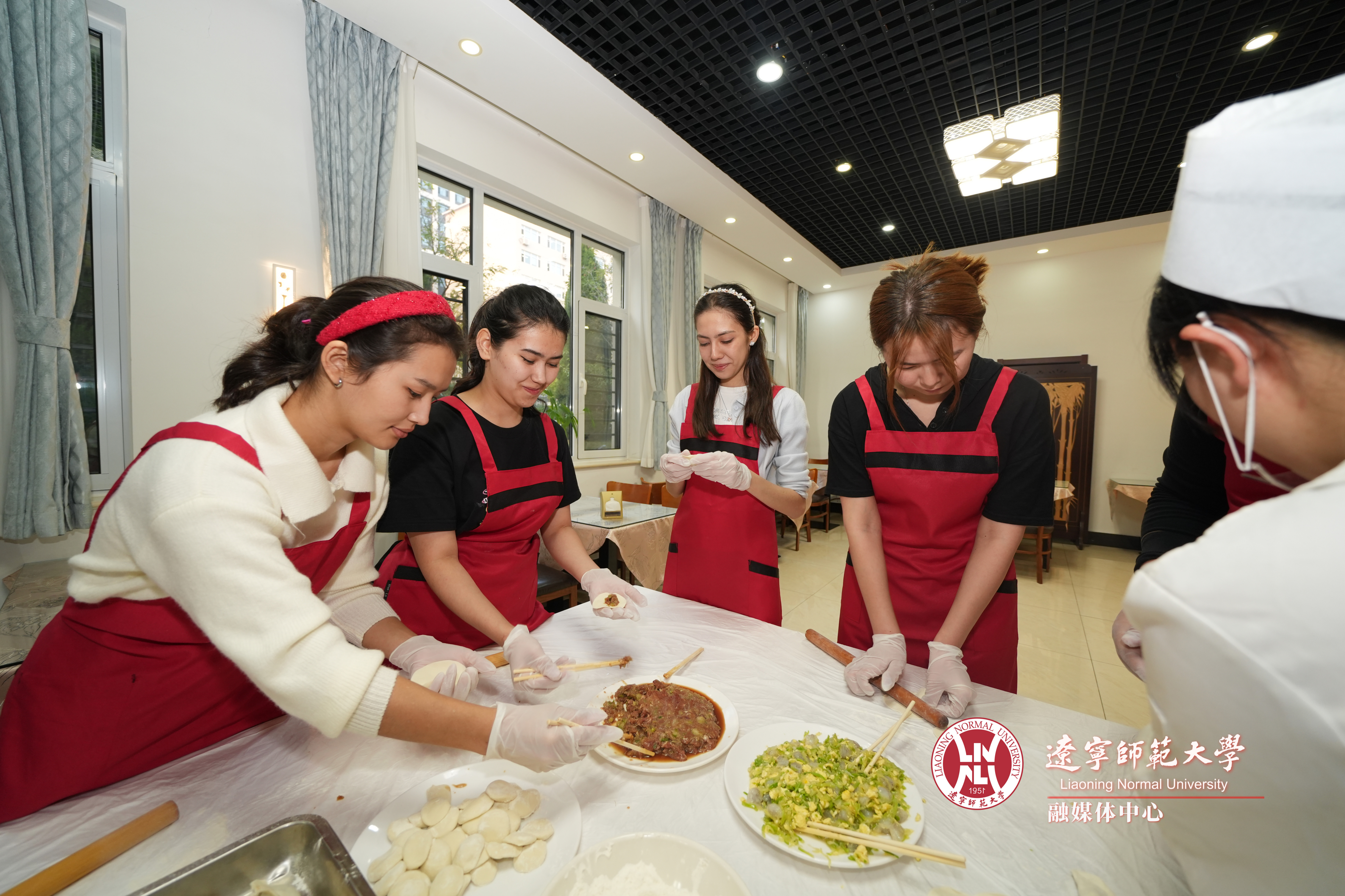 我校中乌文明互鉴研究中心举办中乌传统美食文化体验活动